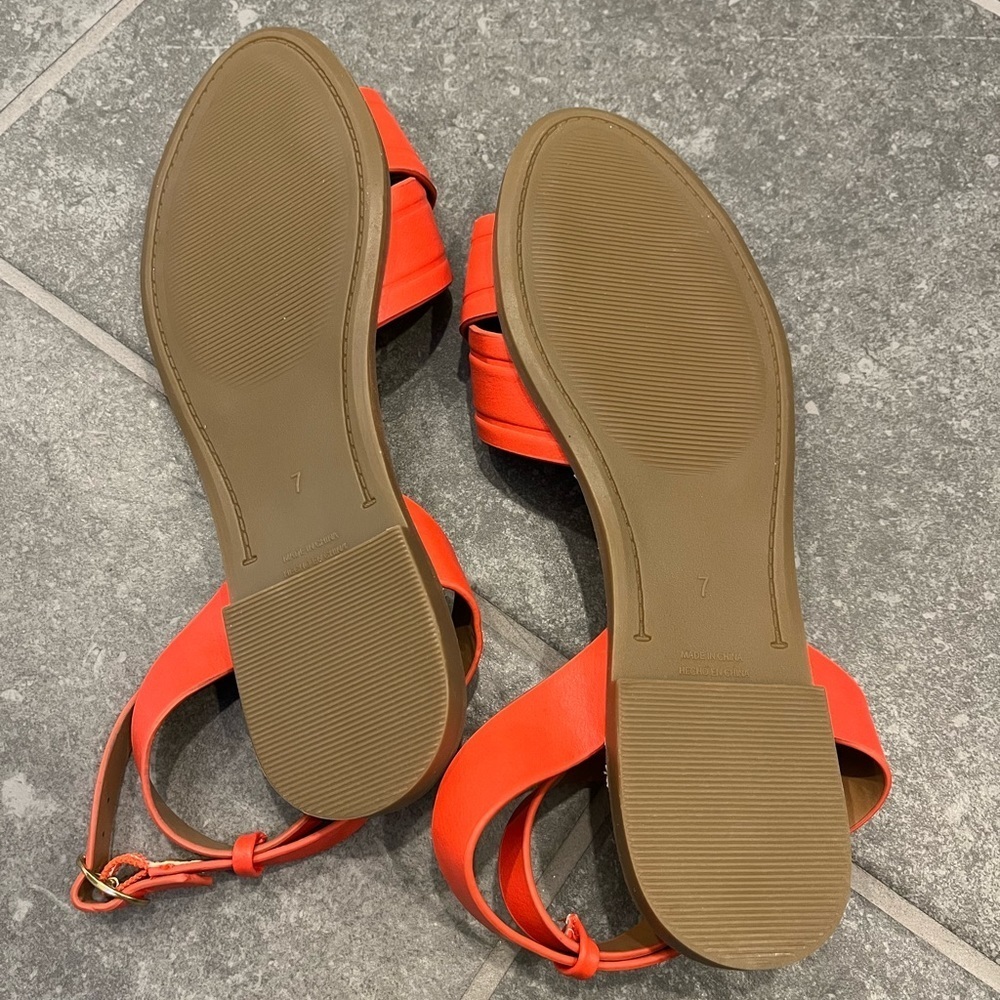 NWOT Old Navy Strappy Flat Sandals - Picture 5 of 5